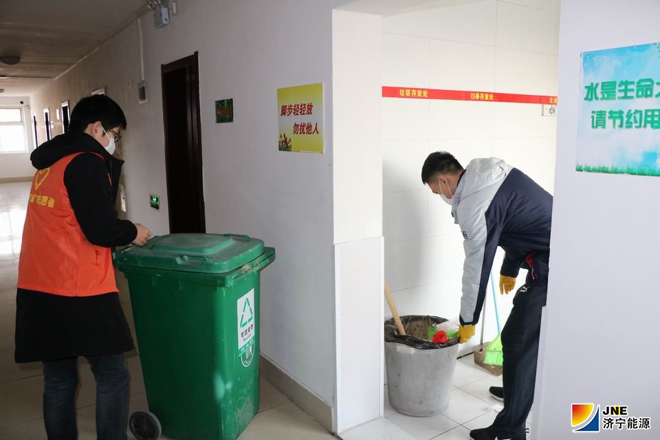義橋煤礦“雷鋒”志愿服務防疫一線.jpg