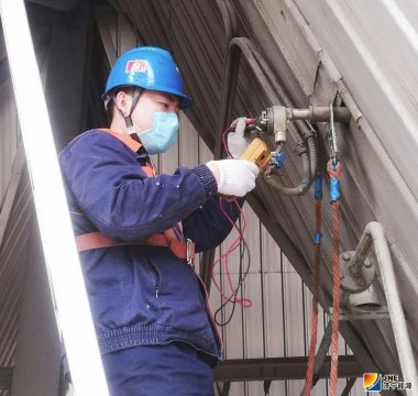 “我是黨員，我先上”