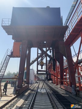 國內首臺負壓清車機在濟礦物流公司投入使用