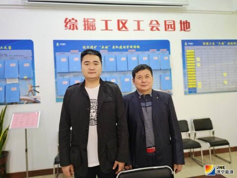 榮譽牌上的礦山父子