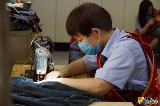 義橋煤礦開展“縫補衣物獻真情 筑牢安全不放松”助力安全活動