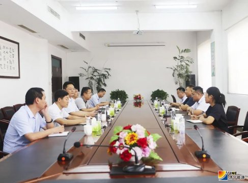 李明富同汶上經濟開發區工作組洽談合作發展事宜