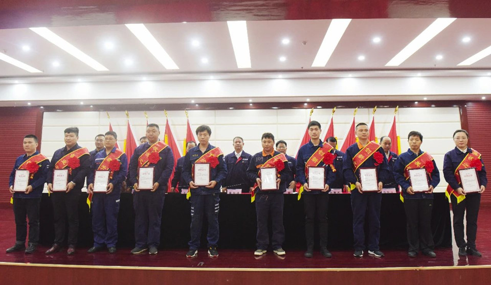 霄云煤礦召開決戰決勝四季度動員大會.jpg