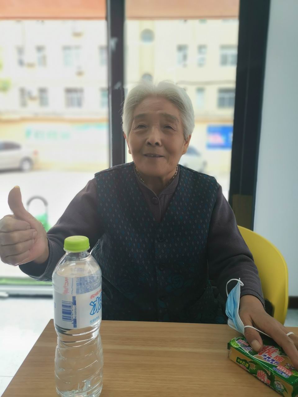 民意5來聽發放物資.jpg