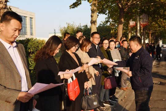 金橋煤礦開展“為文明點贊”活動
