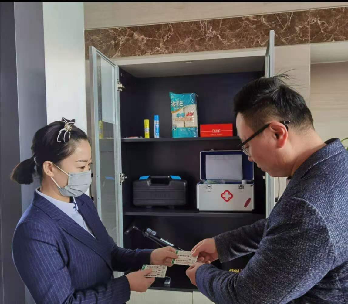 運河煤礦大物業項目部配備便民服務柜.jpg