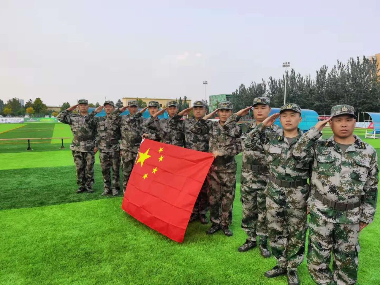 職工文苑丨那一刻，我只是一個兵.jpg