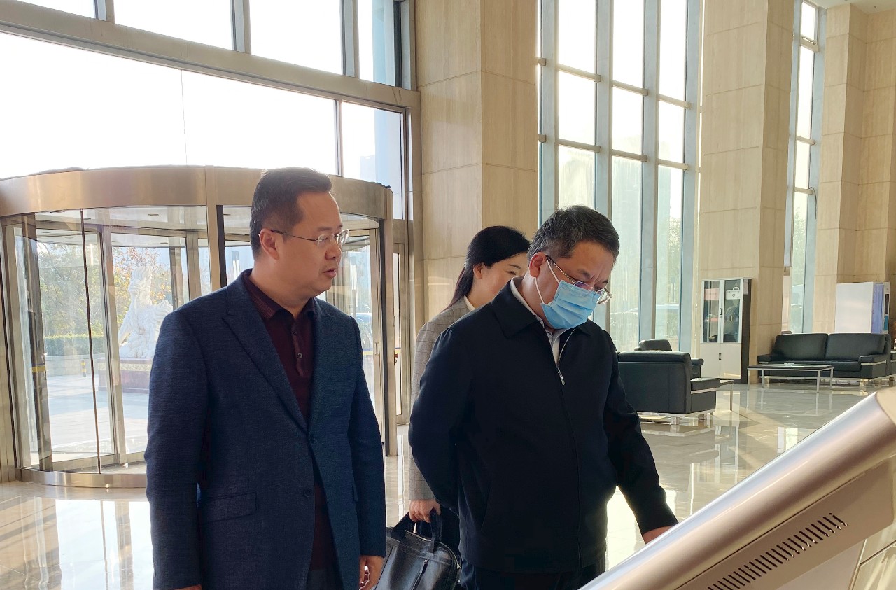 魏洪波一行到集團公司考察調研2.jpg