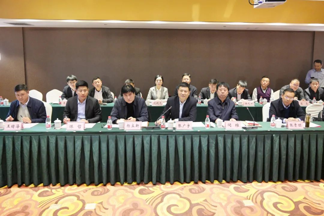 濟寧能源港航集團梁山鋼鐵物流加工基地建設項目簽約儀式隆重舉行7.jpg