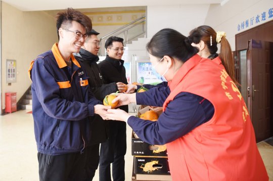 金橋煤礦：“橙”心“橙”意送溫暖  又暖又甜！