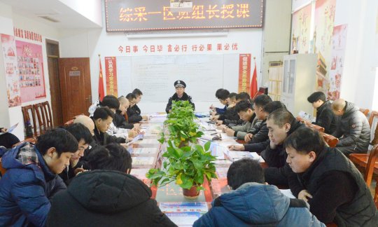 霄云煤礦為職工裝上思想“防護鎖”