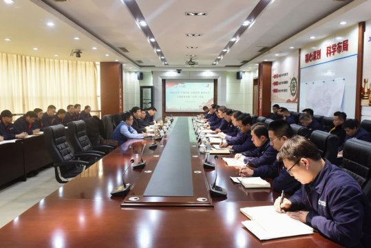 侯馨芳參加指導霄云煤礦領導班子安全反思主題教育專題會