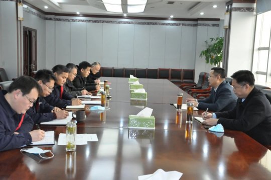 李明富參加指導花園煤礦領導班子民主生活會