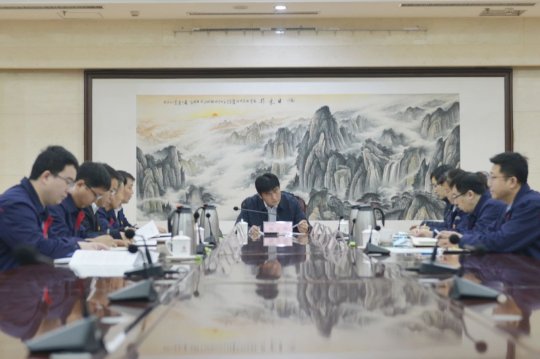 楊立新參加指導安居煤礦領導班子民主生活會