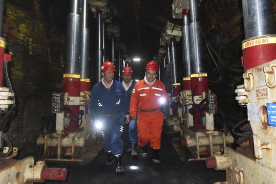 馬金平到霄云煤礦檢查指導工作