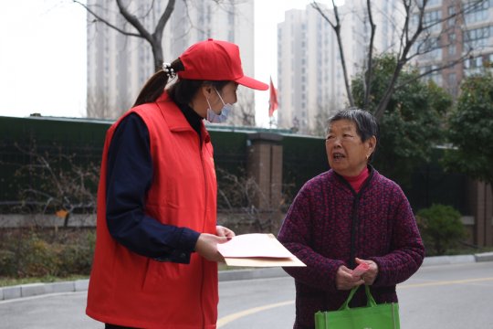 弘揚雷鋒精神丨濟寧能源“萬眾紅心”志愿者服務隊走進社區