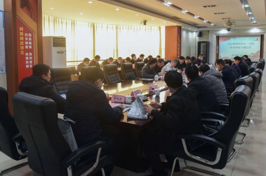 張學生帶隊到霄云煤礦組織召開機電現場專題會議