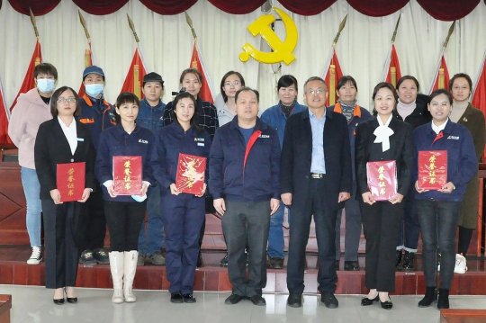 花園煤礦舉辦慶“三八”國際婦女節巾幗事跡報告會