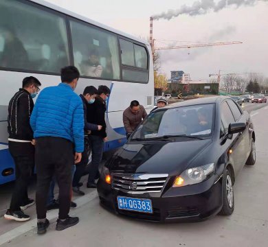 盛源公司職工路遇交通事故伸援手