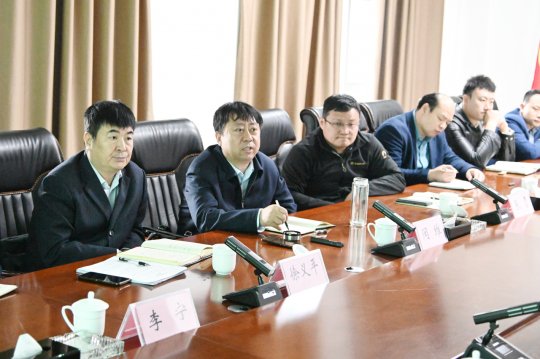 閔維參加梁山港通航前大物貿工作專題會議