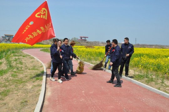 我是黨員我先行--花園煤礦黨員志愿者服務在行動