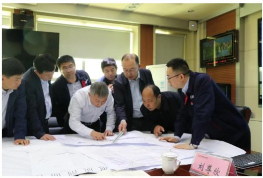 張學生到義橋煤礦督導檢查3301工作面水害防治工作