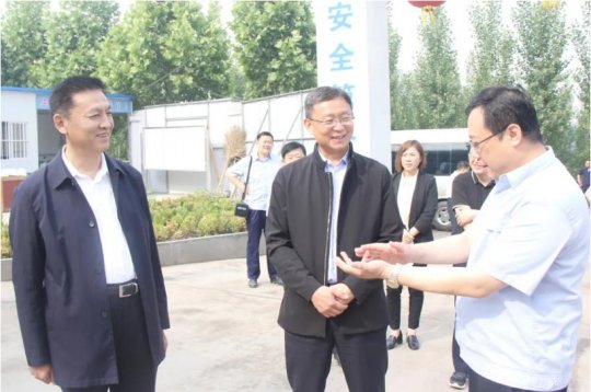 張公遷帶隊到精密制造產業園觀摩調研