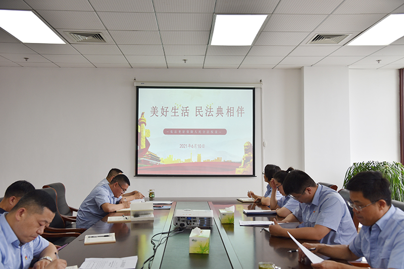 鯤鵬公司：鯤鵬公司開展“民法典”專題學習（鯤鵬公司  薛皛皛）.JPG