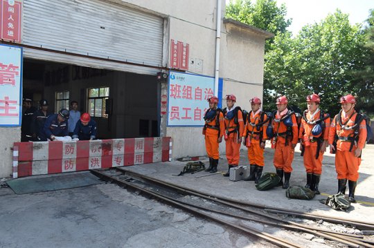 山東煤礦安全監察局應急救援指揮中心到運河煤礦檢查指導工作