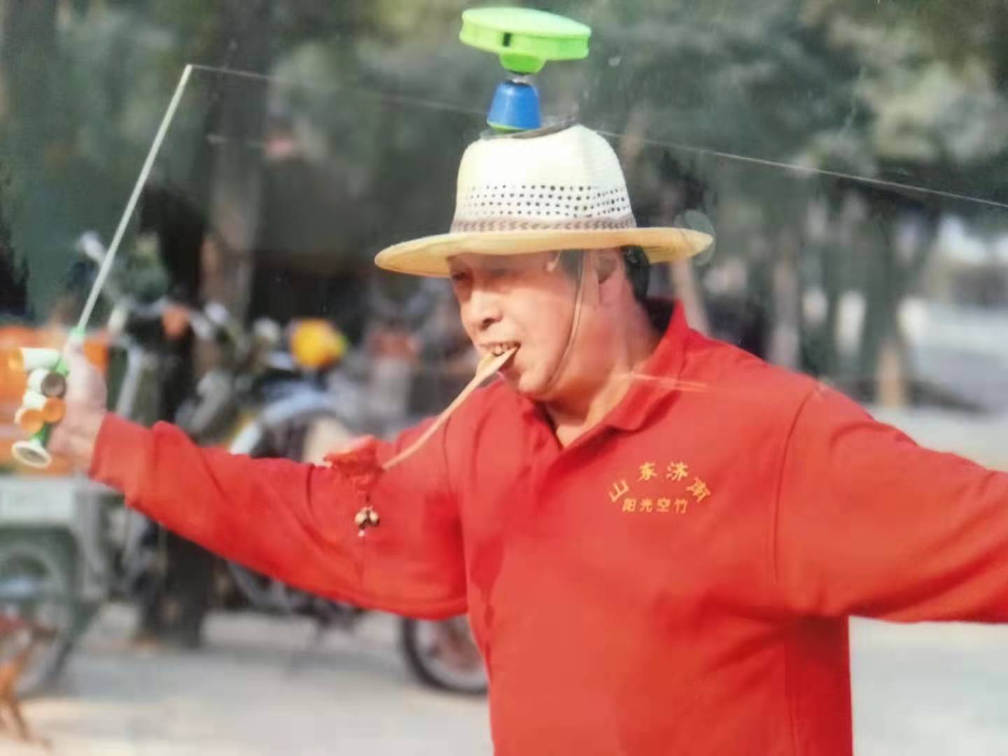 圓中園公司：父親的老年生活（王震）.jpg
