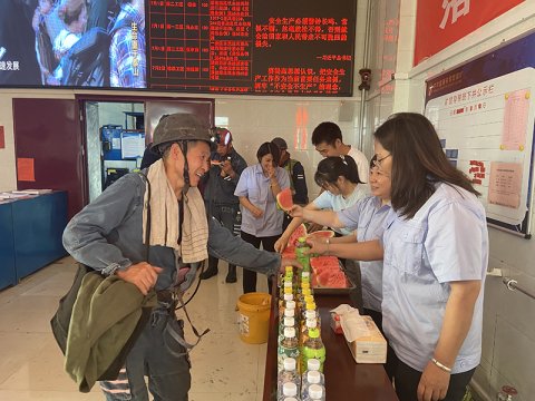 朱家峁煤礦開展“夏送清涼”活動