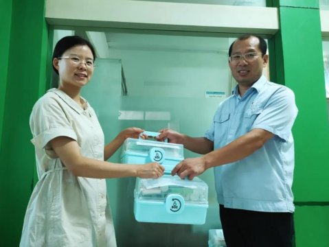 運河煤礦發放“醫療關愛箱”為職工健康保駕護航