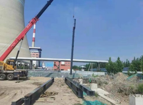 重點項目攻堅丨陽城煤電加氣混凝土板材項目廠房鋼結構開始吊裝