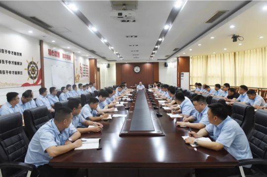 霄云煤礦召開防御臺風“煙花”緊急布置會議