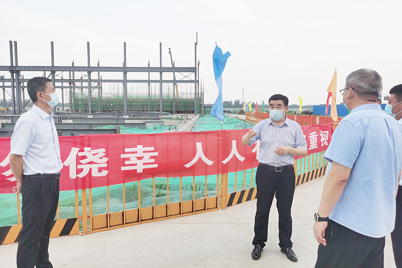 河北物流集團金屬材料有限公司總經理孫繼承在現場調研指導.jpg