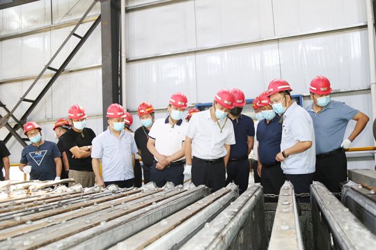 神木市委常委何樹強帶隊到朱家峁煤礦考察煤泥深度脫水項目