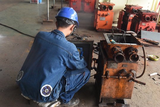 我為職工辦實事丨霄云煤礦：機修廠職工穿上了“空調服”