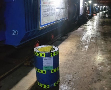 朱家峁煤礦：“靚麗”垃圾箱  綠色又環保