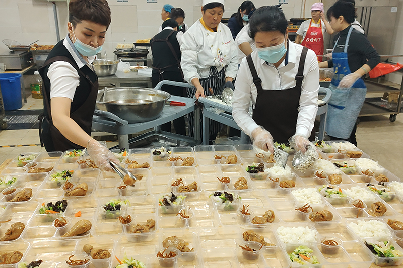2021年10月9日，運興分公司圓滿完成集團公司2021年職工運動會餐飲服務工作（郝磊） (2).jpg