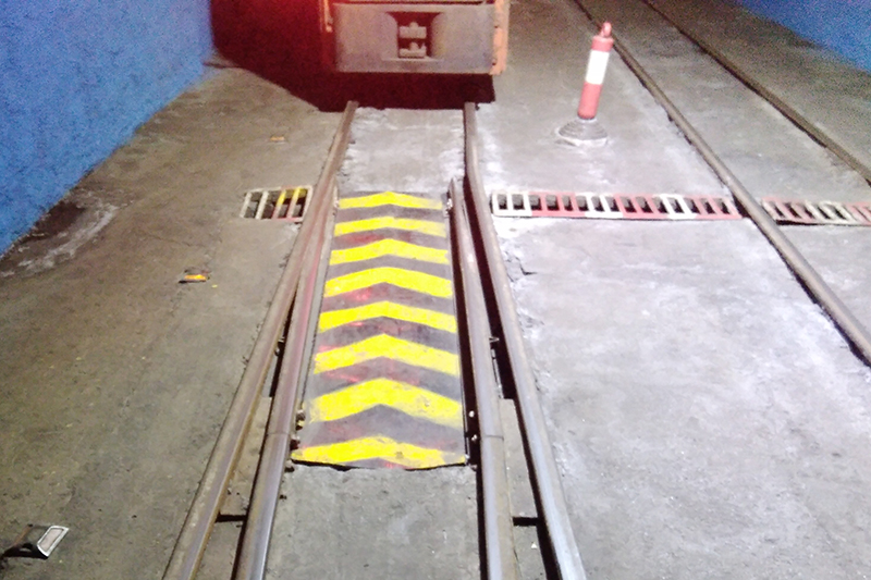 道岔警示護板.jpg