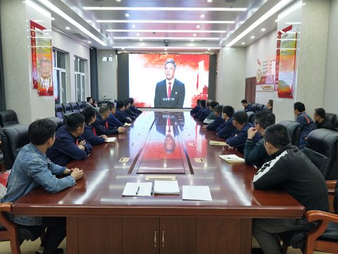 金橋煤礦組織觀看《黨的光輝歷程》黨課節目