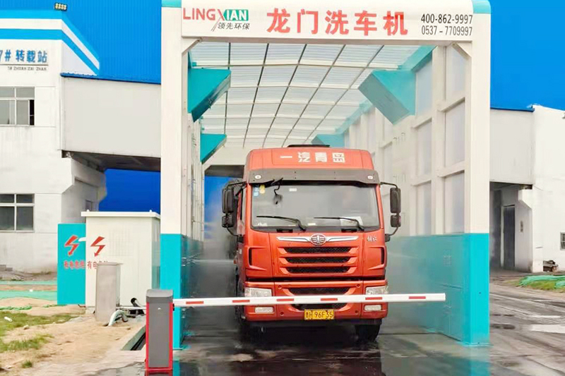 梁山港自主改造洗車臺補水裝置效果好（李文  攝影）.jpg