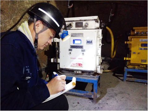 霄云煤礦：推廣應用“停電檢修提示牌”擰緊用電安全“總開關”