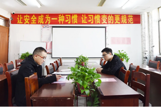 鯤鵬公司管理人員下基層開展談心談話活動