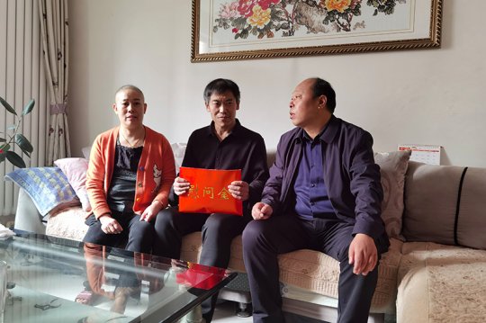 義橋煤礦心系困難職工  “愛心捐款”暖人心