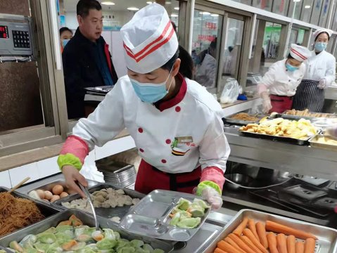 霄云煤礦：包餃子  迎冬至