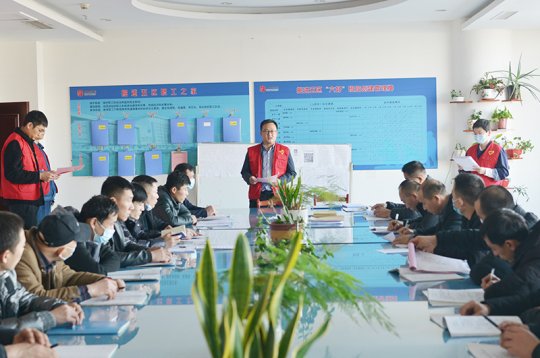 安居煤礦團委用“志愿紅”助力文明礦區共建