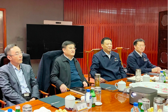 張廣宇陪同豐家雷到華勤集團對接洽談產業合作