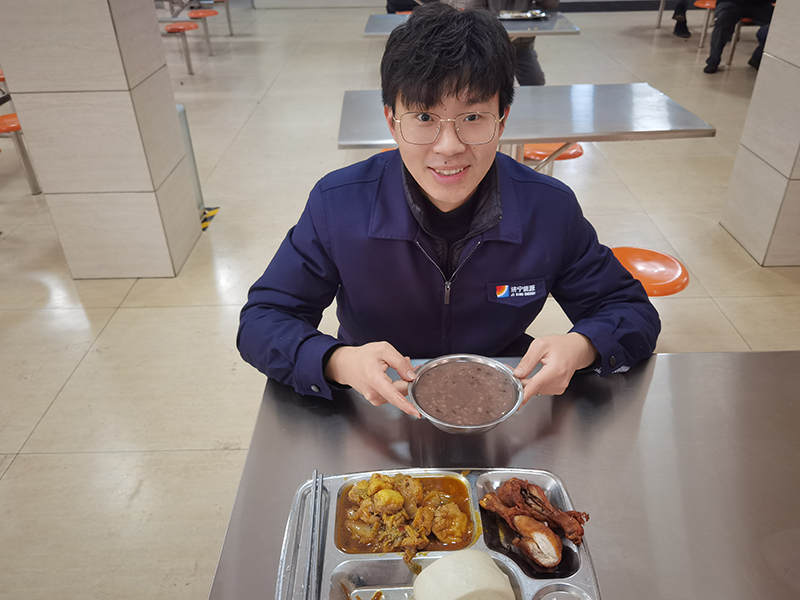 1月10日，港航躍進港：濃香臘八粥 溫暖職工情.jpg