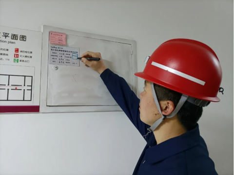 運河煤礦：增配漏電試驗信息牌 再添用電“安全鎖”